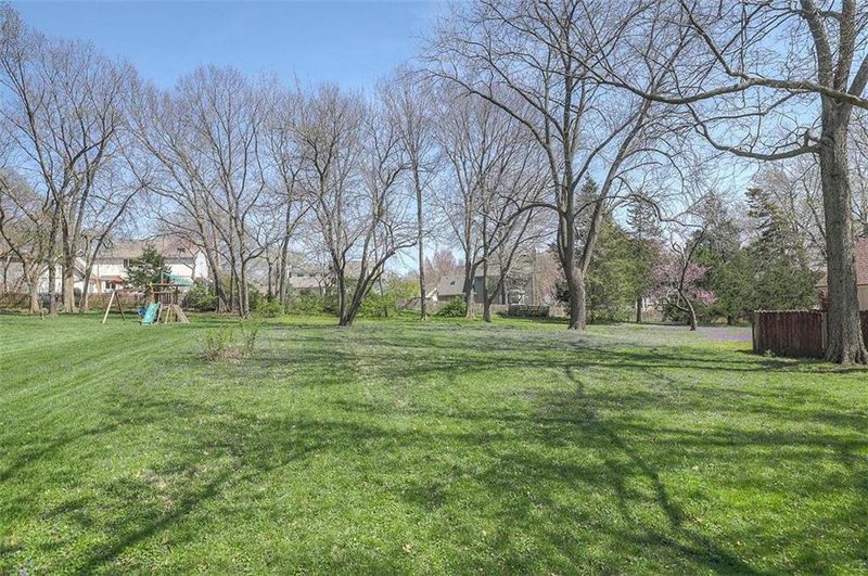 7631 Eby Ave, Overland Park, KS 66204