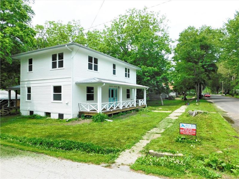 706 S Main St, Holden, MO 64040
