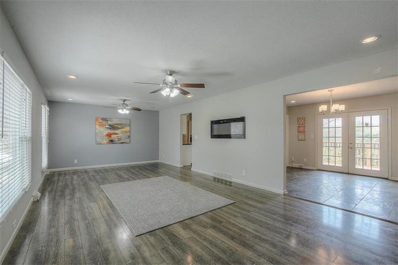 4024 E Red Bridge Rd, Kansas City, MO 64137