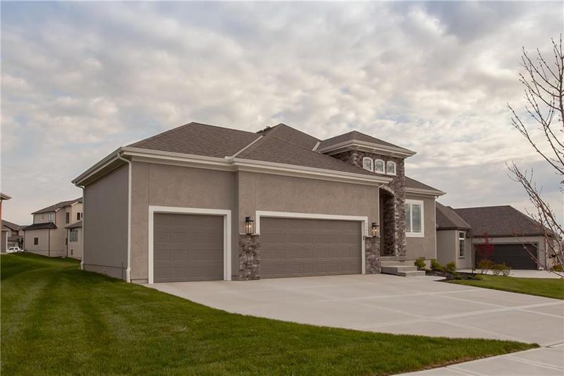 8008 W 166th Pl, Overland Park, KS 66085