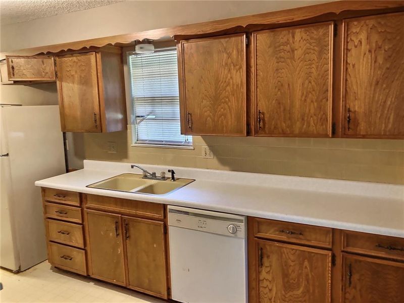 9016 E 90th Ter, Kansas City, MO 64138
