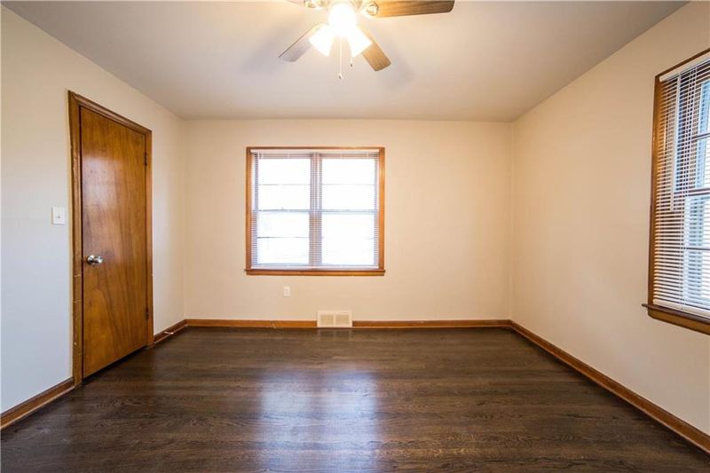 8709 E 77th St, Kansas City, MO 64138