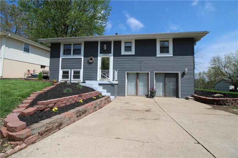 15320 E 49th St, Kansas City, MO 64136