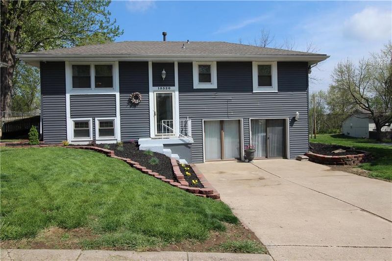 15320 E 49th St, Kansas City, MO 64136