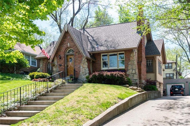 311 E 70th St, Kansas City, MO 64113