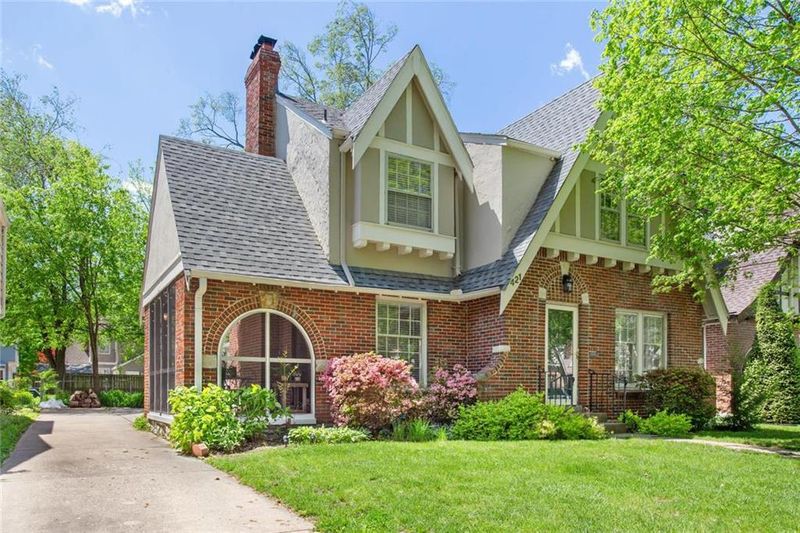 421 E 74th St, Kansas City, MO 64131