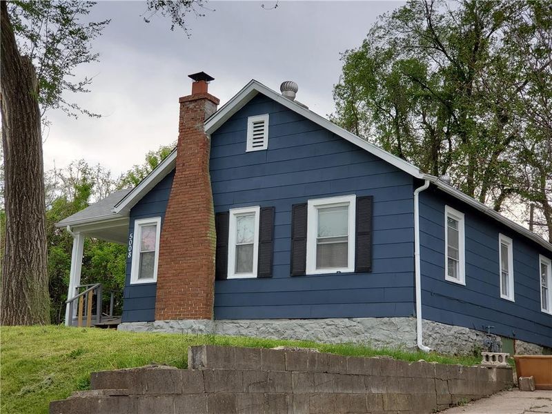 5008 Walrond Ave, Kansas City, MO 64130