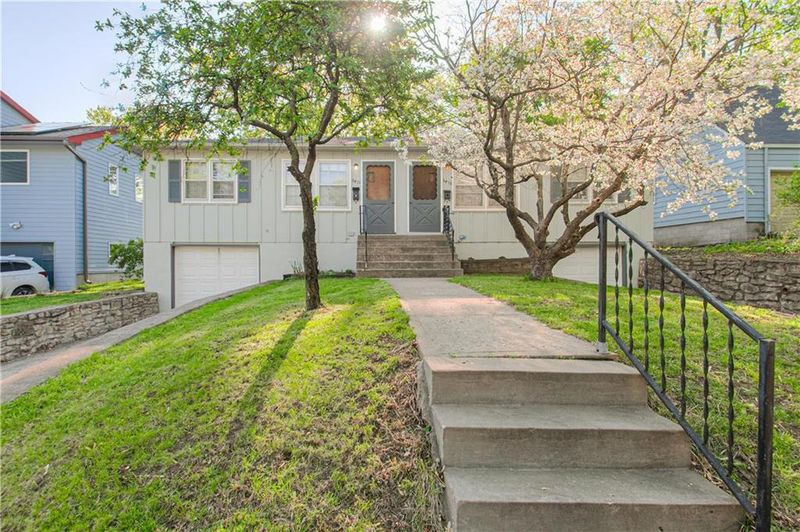 5411 Tracy Ave, Kansas City, MO 64110