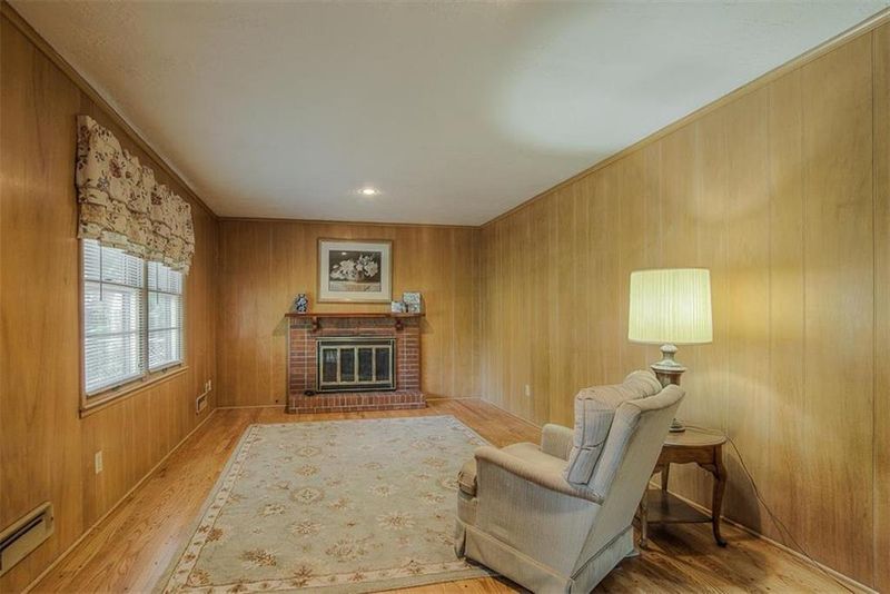 1321 E 100th Ter, Kansas City, MO 64131