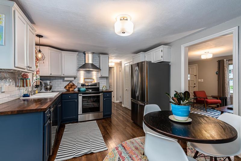 7616 W 66th St, Overland Park, KS 66202