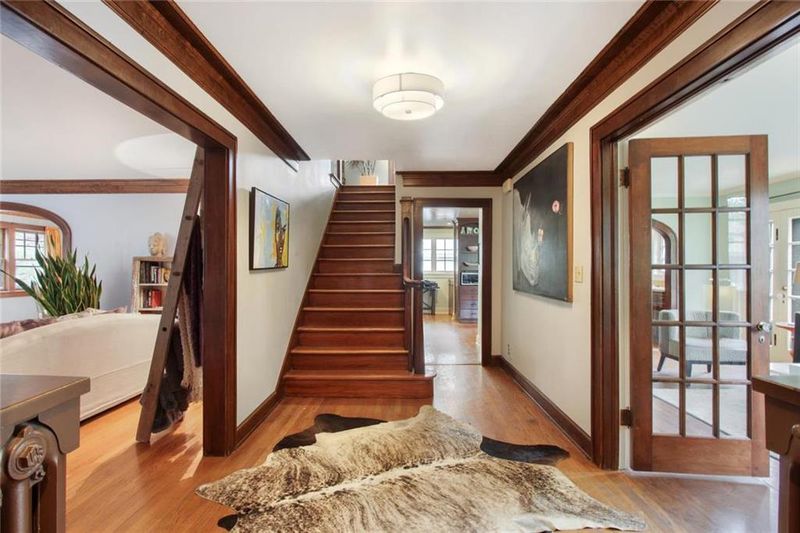 6924 Edgevale Rd, Kansas City, MO 64113