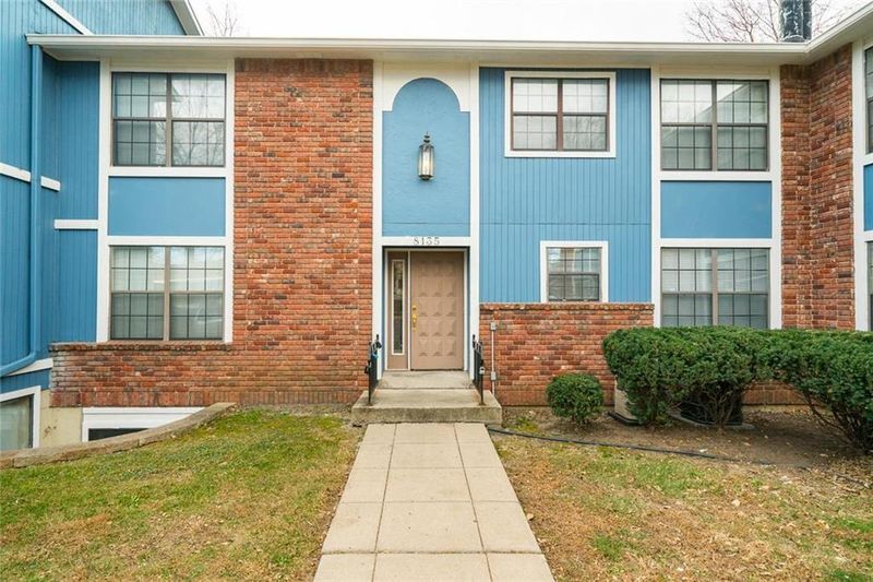 8135 Holmes Rd, Kansas City, MO 64131