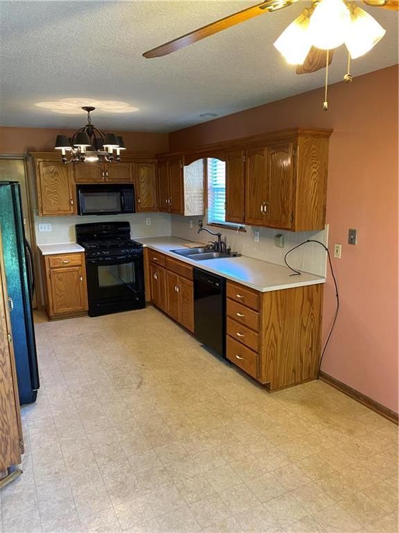 4722 Crane Ct, Kansas City, MO 64136