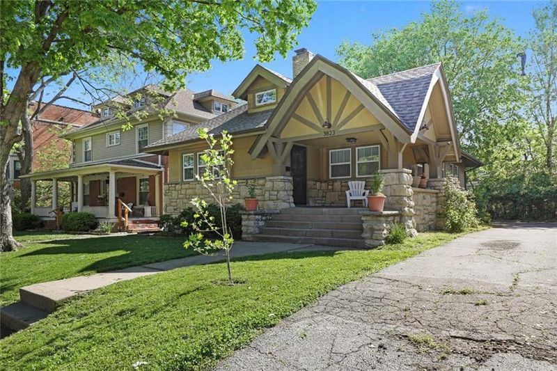 3823 Walnut St, Kansas City, MO 64111