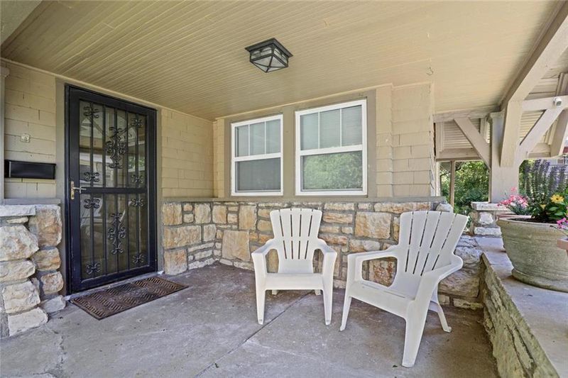 3823 Walnut St, Kansas City, MO 64111
