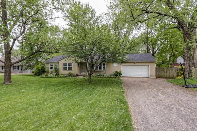 9514 Windsor St, Overland Park, KS 66206