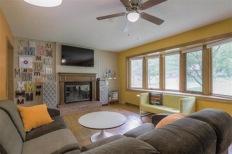 9514 Windsor St, Overland Park, KS 66206