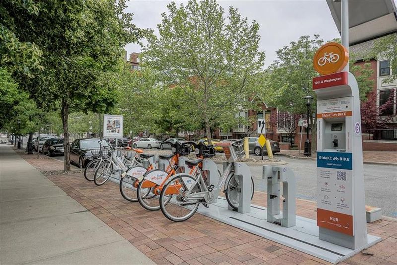 439 W 10th St, Kansas City, MO 64105