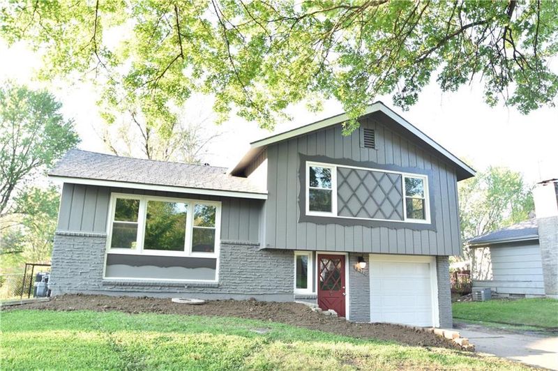8311 E 92nd Ter, Kansas City, MO 64138
