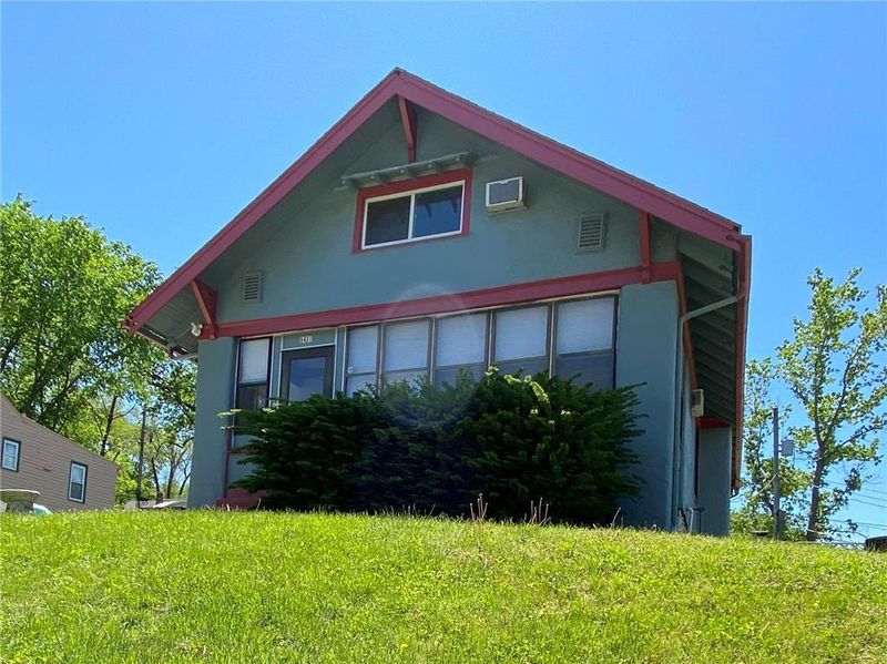 5431 E 27th St, Kansas City, MO 64127