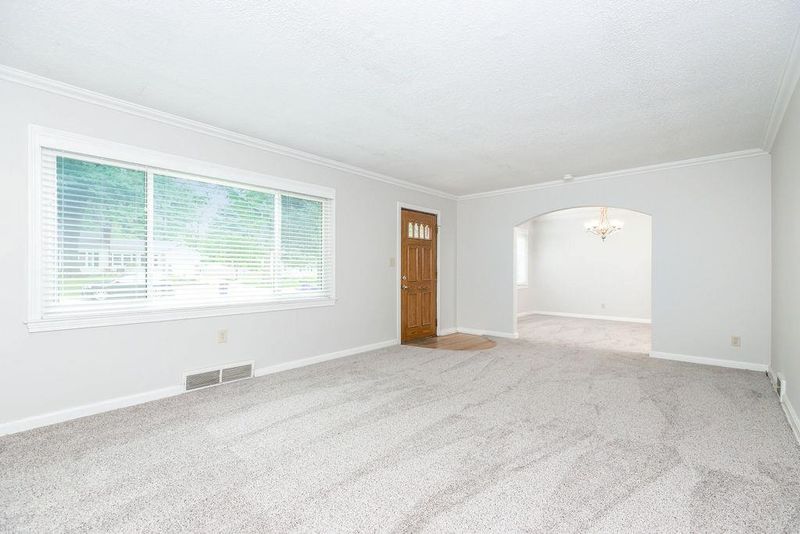 7601 Mackey St, Overland Park, KS 66204