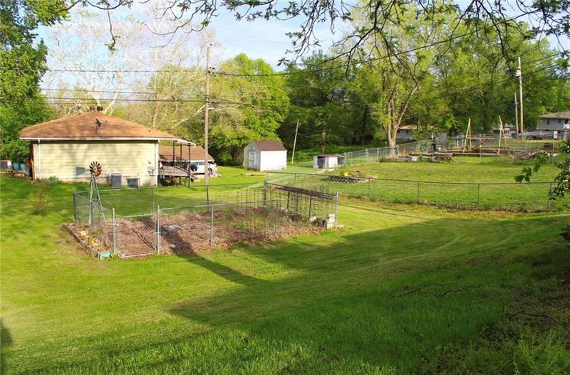 701 S 74th Ter, Kansas City, KS 66111