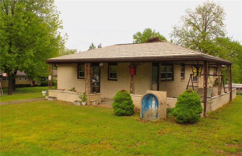 701 S 74th Ter, Kansas City, KS 66111