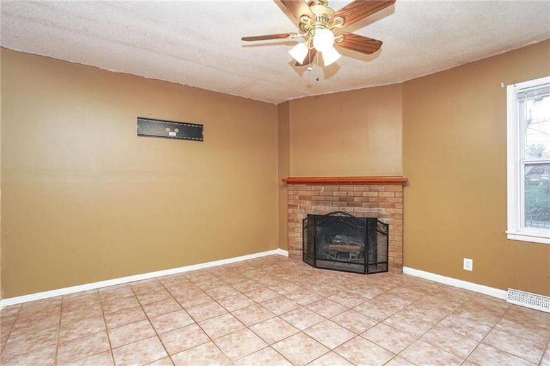 10722 E 43rd St, Kansas City, MO 64133