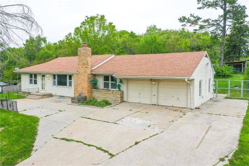 10722 E 43rd St, Kansas City, MO 64133