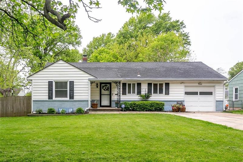 7544 Baltimore Ave, Kansas City, MO 64114