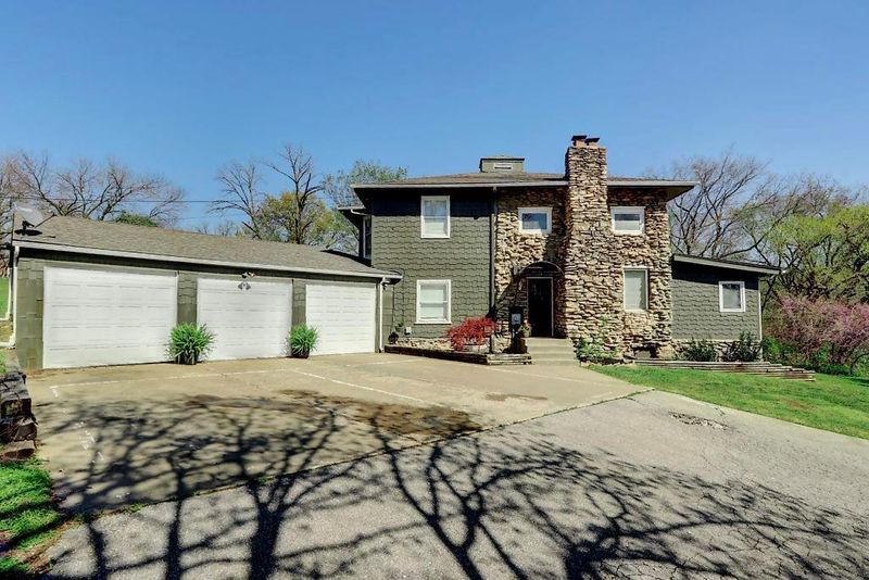 6970 E 47th Ter, Kansas City, MO 64129