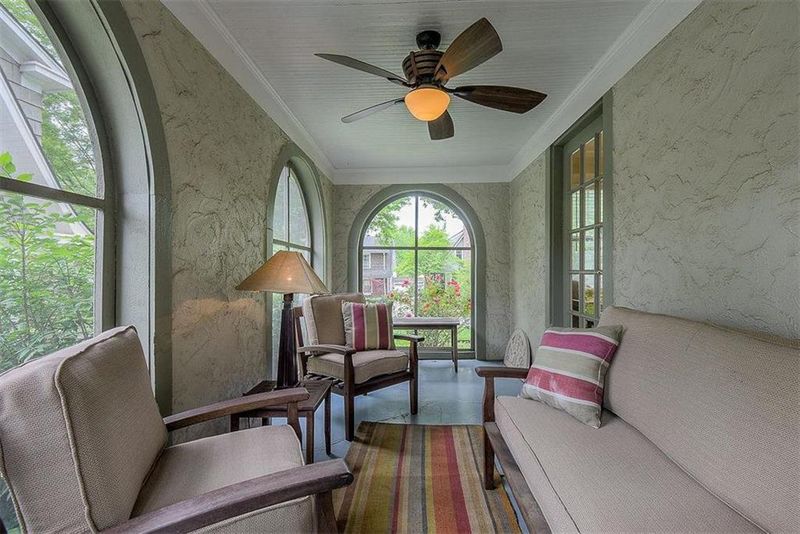 300 E 68th Ter, Kansas City, MO 64113