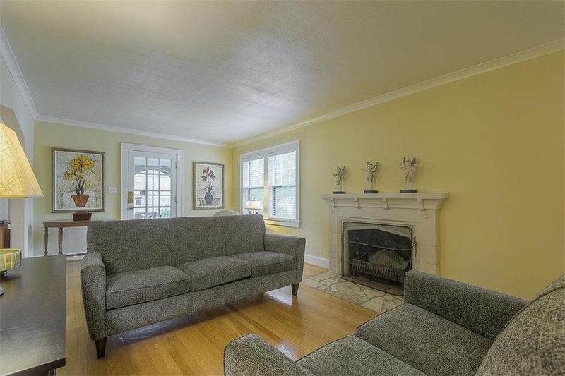 300 E 68th Ter, Kansas City, MO 64113