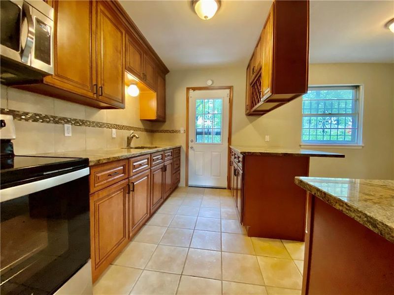 4402 E 111th Ter, Kansas City, MO 64137