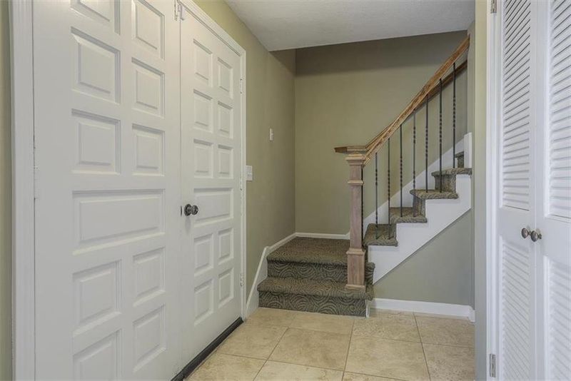 9551 Carter Dr, Overland Park, KS 66212