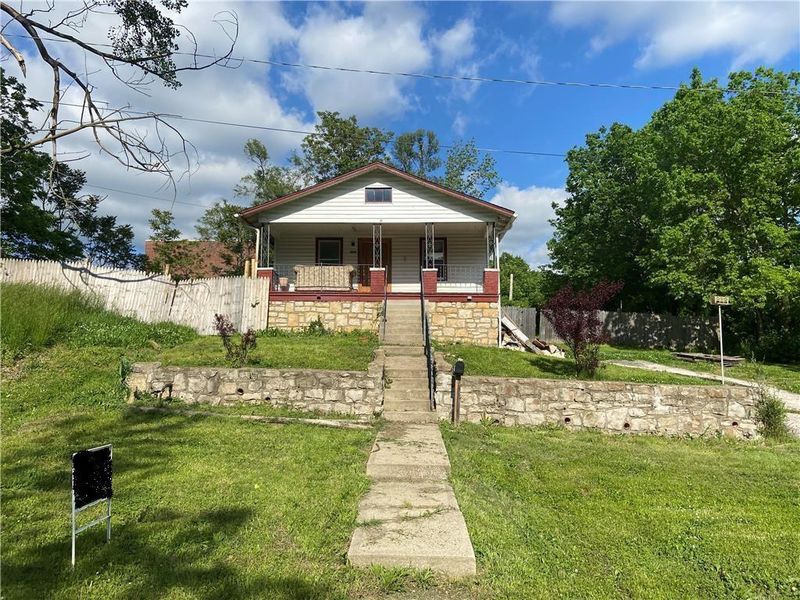 3615 Hardesty Ave, Kansas City, MO 64128
