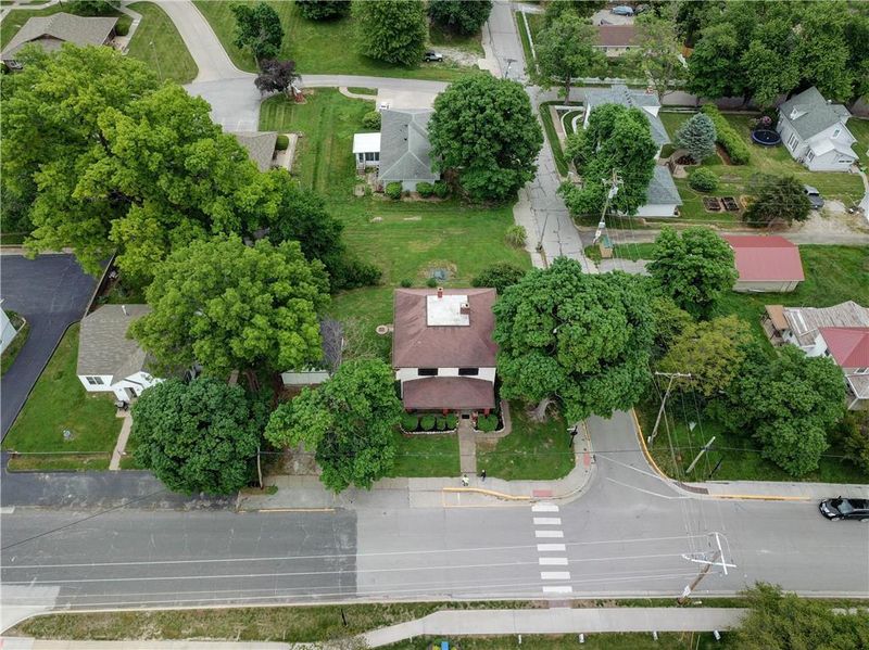 1100 Washington St, Weston, MO 64098