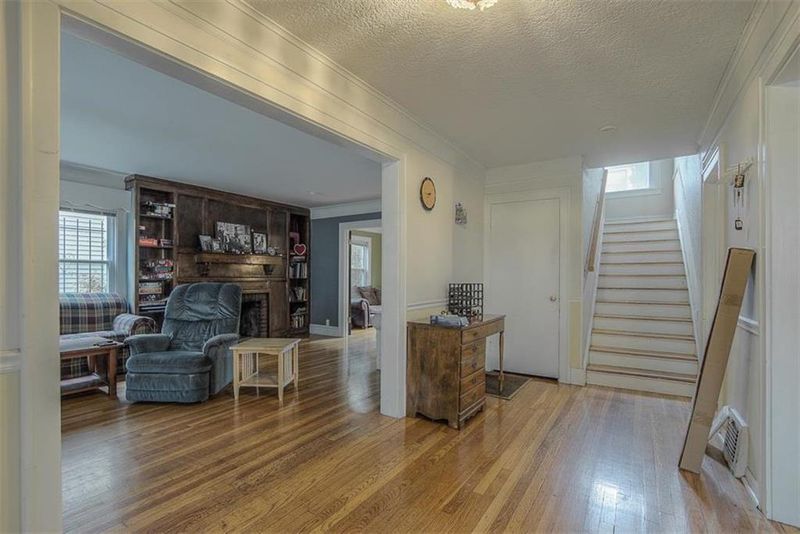 5116 Brookside Blvd, Kansas City, MO 66112