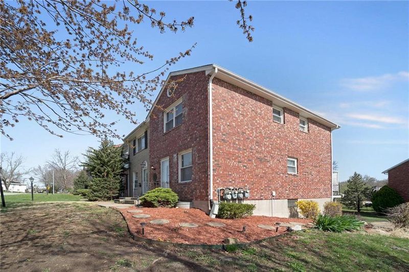 8817 Sycamore Ave, Kansas City, MO 64138
