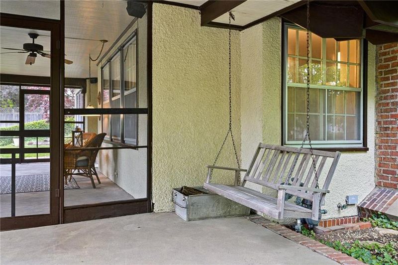 6101 Walnut St, Kansas City, MO 64113