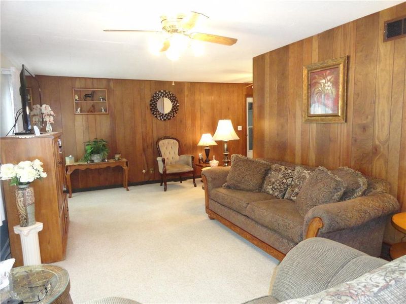 6907 E 98 St, Kansas City, MO 64134
