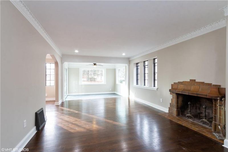 5 E 70th Ter, Kansas City, MO 64113