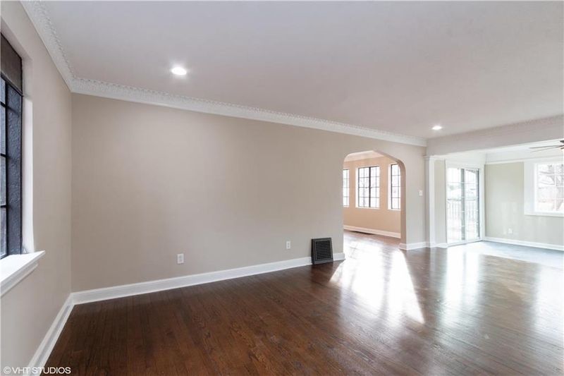 5 E 70th Ter, Kansas City, MO 64113