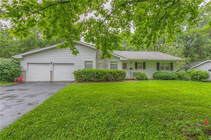 9629 Mohawk Dr, Overland Park, KS 66206