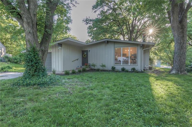 7238 Craig St, Overland Park, KS 66204