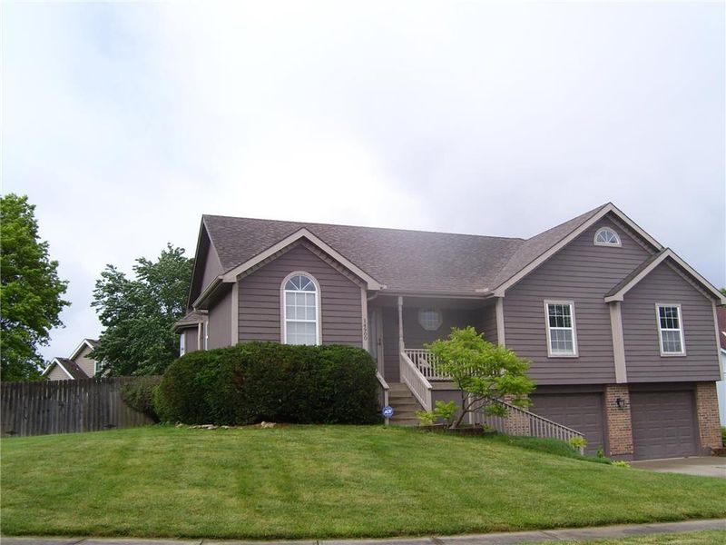 14900 E 49th Ter, Kansas City, MO 64136