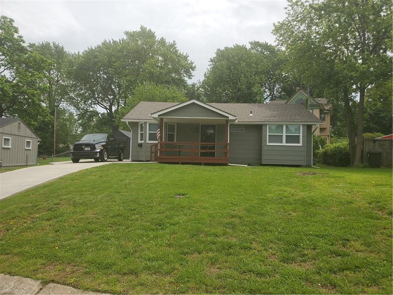 405 Hamilton Ln, Belton, MO 64012