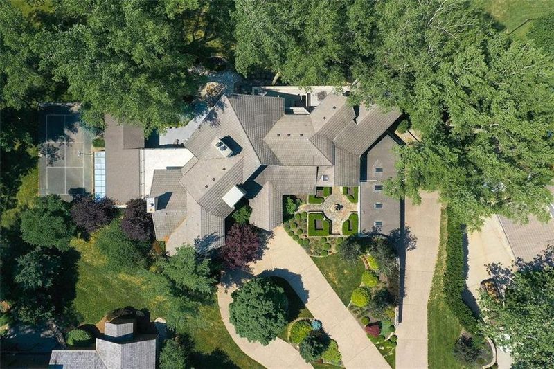 1 NW Briar Point Dr, Kansas City, MO 64116