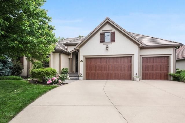 5900 NW 104th St, Kansas City, MO 64154