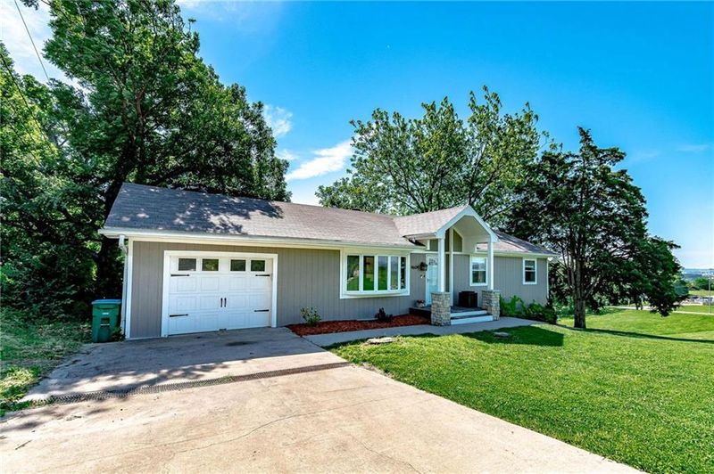 4609 NW High Dr, Riverside, MO 64150